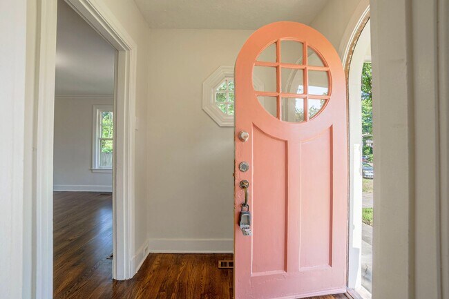 Building Photo - Updated home blends historic charm with mo...