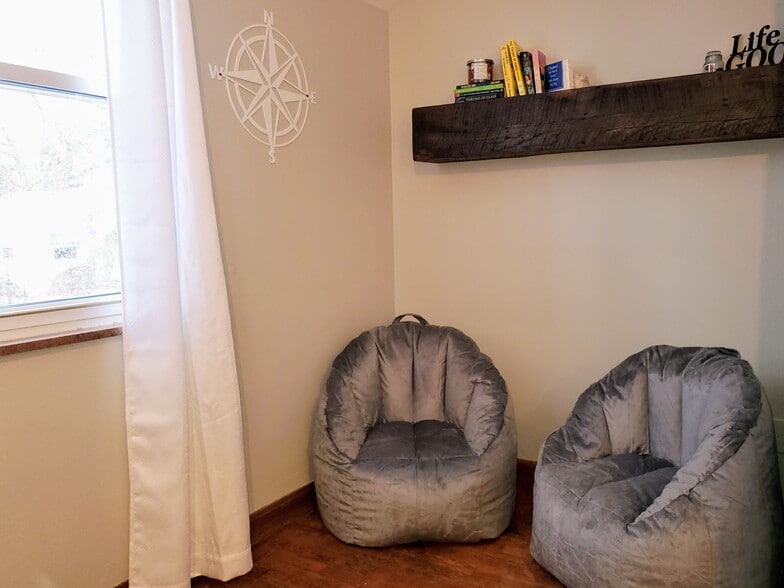 Building Photo - 273 W Lakeview Ave