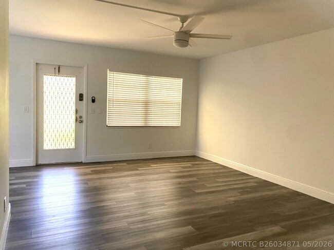 Building Photo - 256 Mansfield G