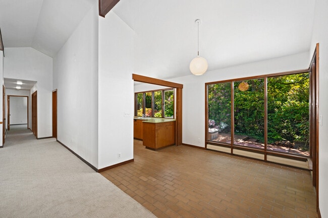 Building Photo - 9309 Fauntleroy Wy SW