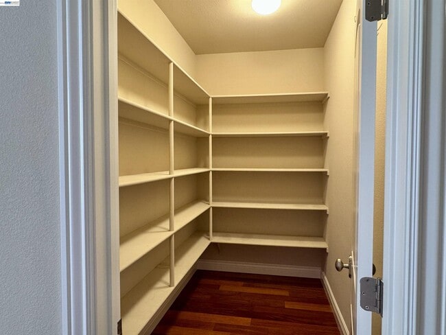 Building Photo - 7875 Kennard Ln