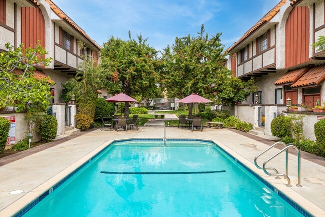 Building Photo - 2450 E Del Mar Blvd