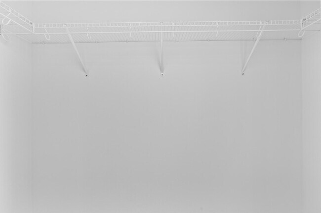 Building Photo - 4404 Longwood Lk Sq