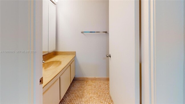 Building Photo - 2500 Parkview Dr