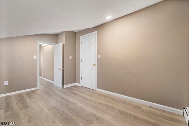 Building Photo - 29 Ligham St