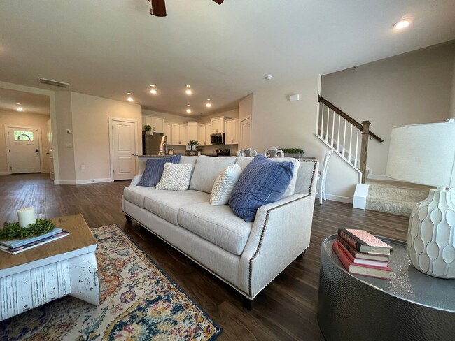 Building Photo - Heron | 3 Bed 2.5 Bath | Garage | 1800 sf