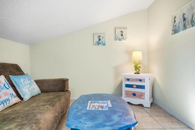 Building Photo - "Cozy & Efficient 1-Bedroom Retreat Steps ...