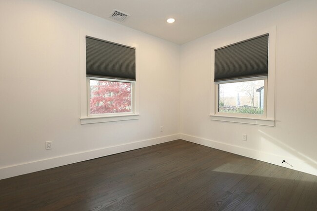 Building Photo - 245 Great Hill Rd
