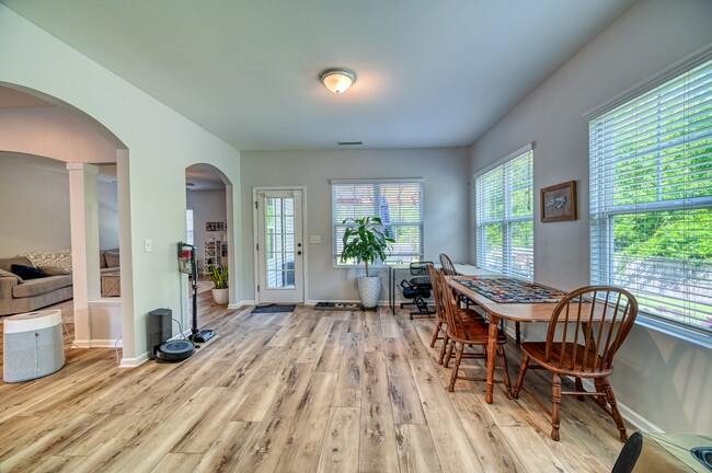 Building Photo - 412 Ponzer Ct N