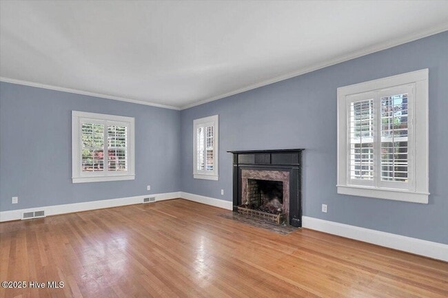 Building Photo - 300 Dogwood Ln