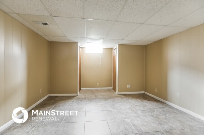 Building Photo - 1708 Stasi Ave