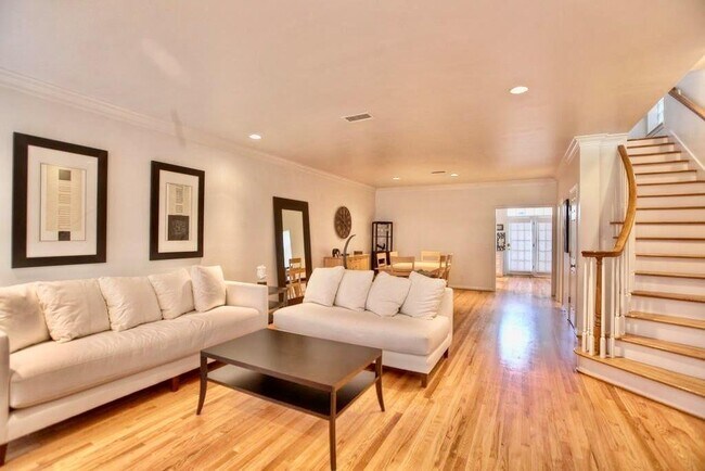 Primary Photo - 2310 Brun St