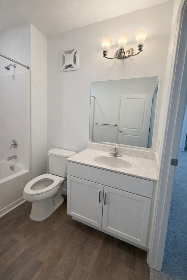 Building Photo - Top-Floor Corner Condo in Virginia Beach