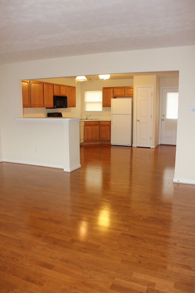 Building Photo - 3 Bedroom, 2.5 Bath Townhouse for Rent