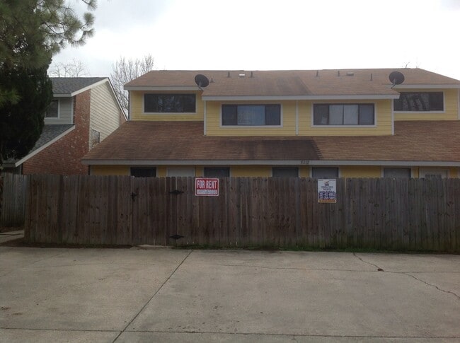 Primary Photo - Beautiful Clean 3 bedroom, 2 Full Baths to...