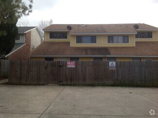 Building Photo - Beautiful Clean 3 bedroom, 2 Full Baths to...