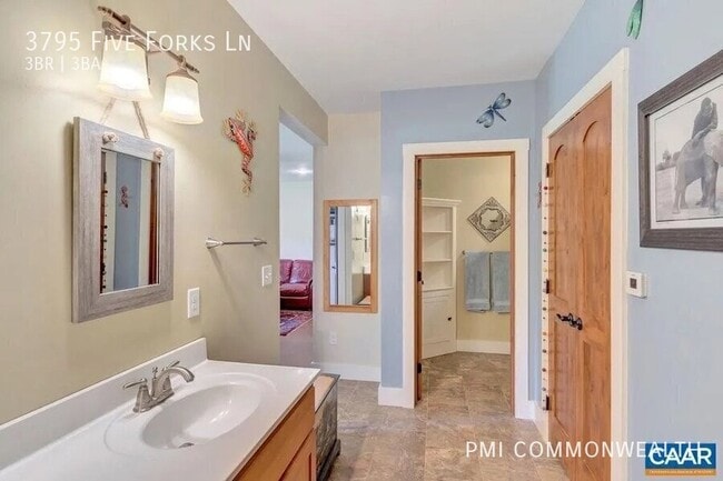 Building Photo - 3795 Five Forks Ln