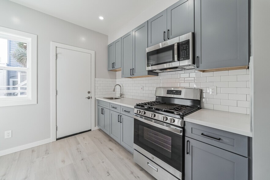 Building Photo - 429 Linden St