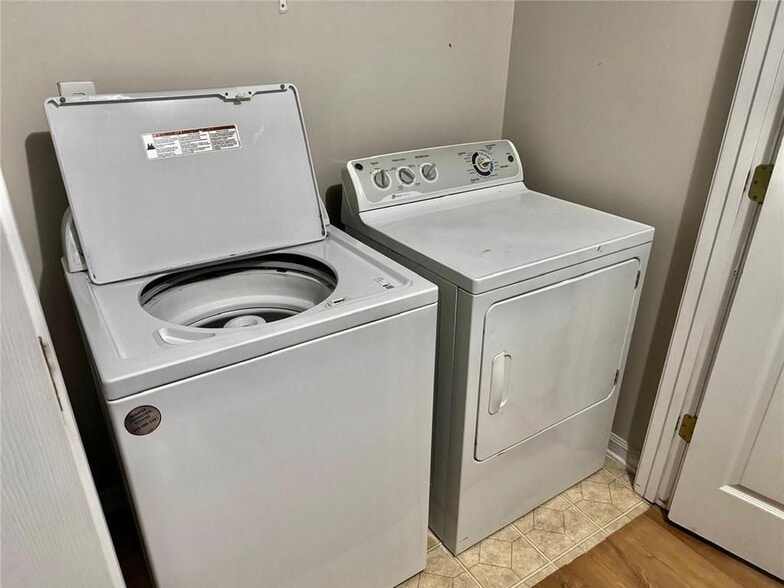 Building Photo - 3164 Kingswood Glen