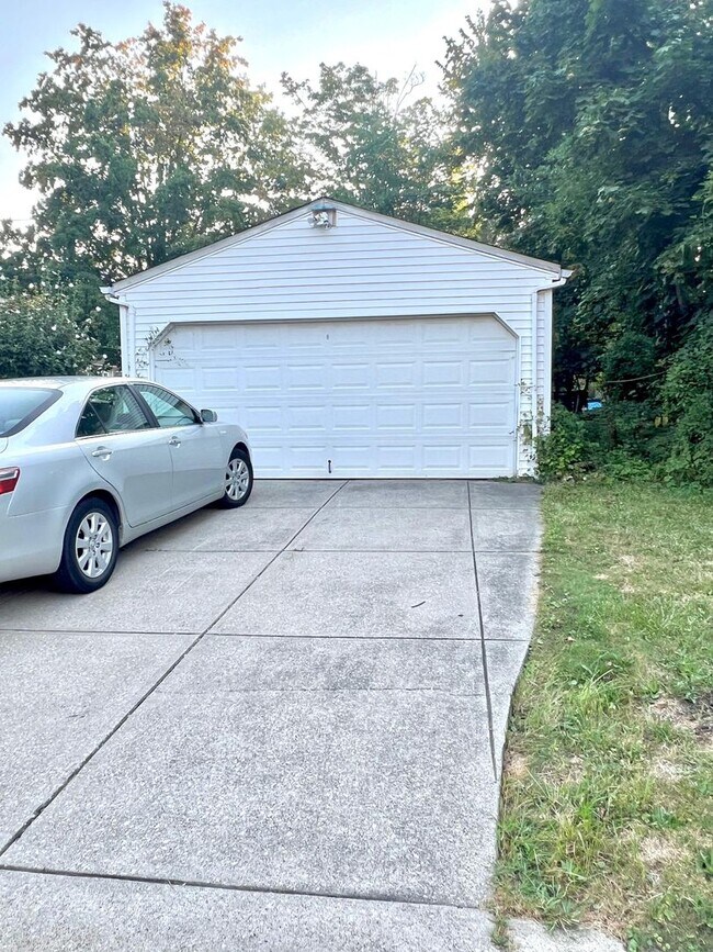 Building Photo - Charming 3-Bedroom Home in Cleveland Heights