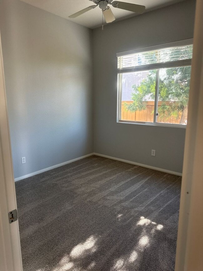 Building Photo - Single Story 4 bed 3 bath for Rent in Temeku Hills