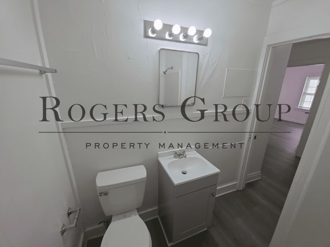 Building Photo - 758 David St