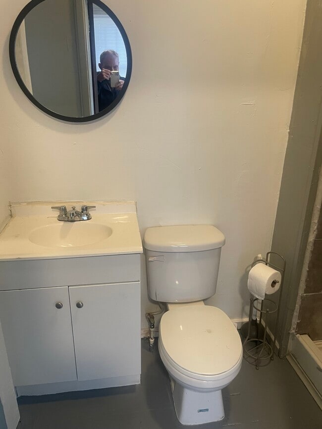 Building Photo - 223 S Phoenix Ave