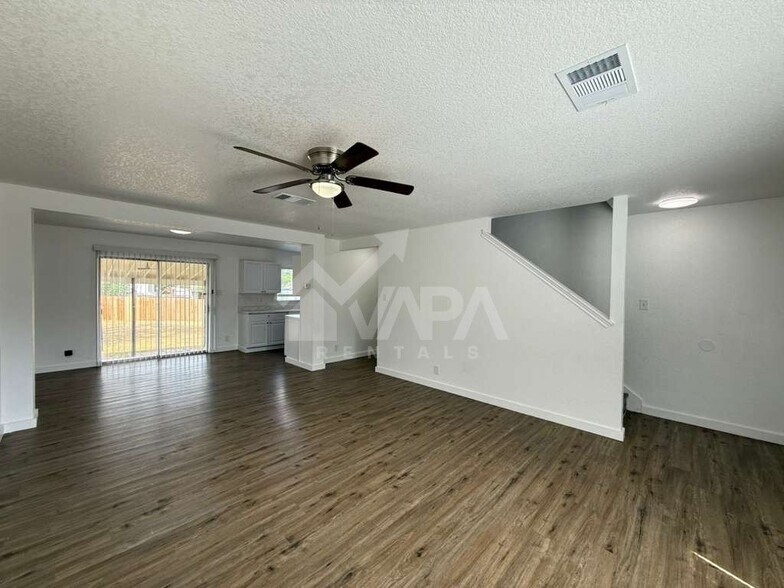 Building Photo - 3713 Candlebluff Dr