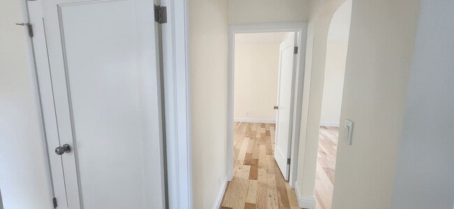 Building Photo - East Sac Charmer