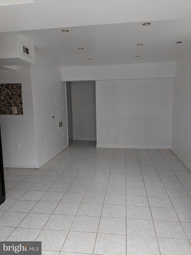 Building Photo - 2800 N Pershing Dr