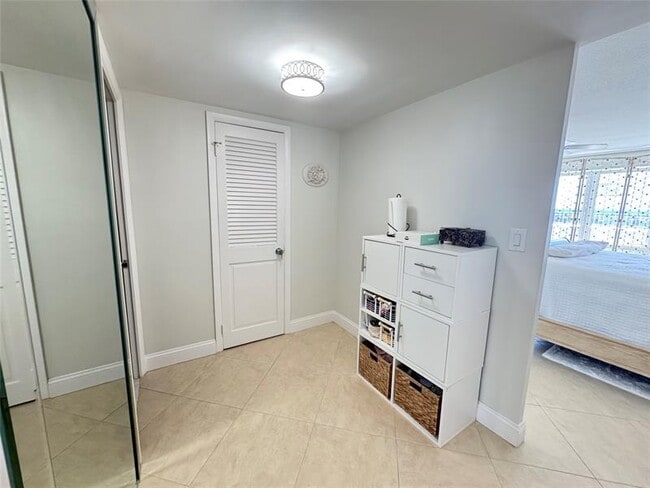 Building Photo - 4100 Galt Ocean Dr