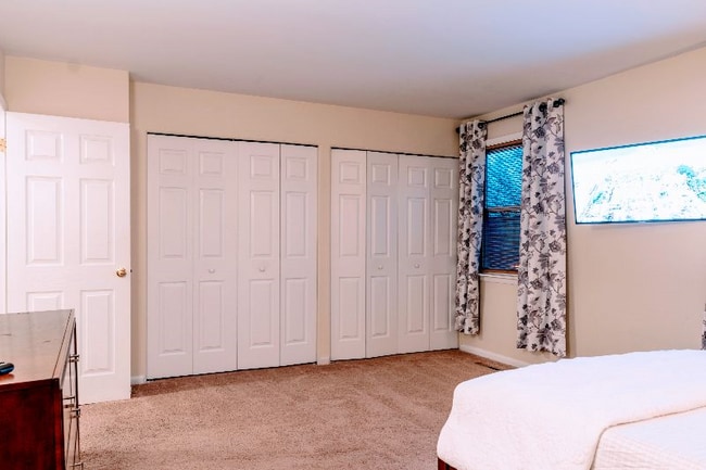 Building Photo - 2 Wimbledon Ln