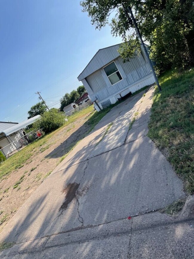 Primary Photo - 1423 N Arapahoe St