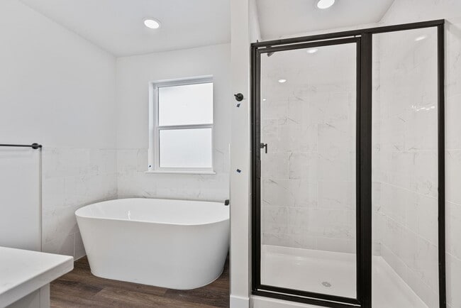 Building Photo - Awesome end unit 3 Bed 2.5 Bath townhome i...