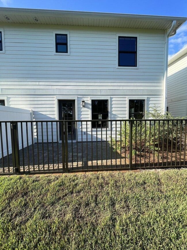 Building Photo - 67 Heron's Crossing