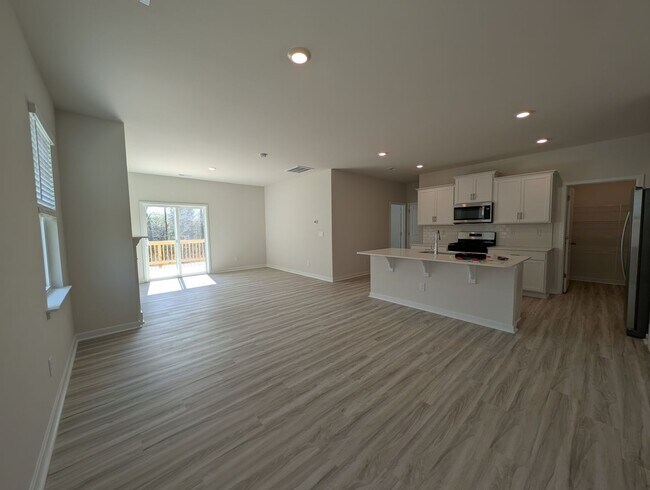 Building Photo - Beautiful New Build Home located in the Cardinal Creek Community!