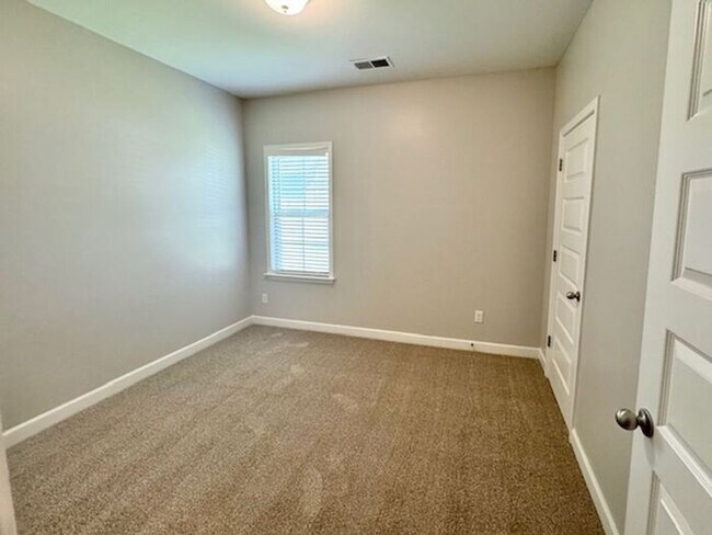 Building Photo - Now Leasing a 4-Bedroom 3 Bath Home In Som...