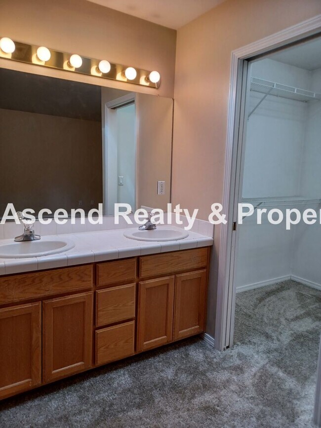 Building Photo - 3 Bed on CuldeSac Close to Intel, Orenco S...