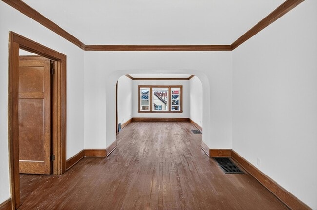 Building Photo - 1927 Harriet St