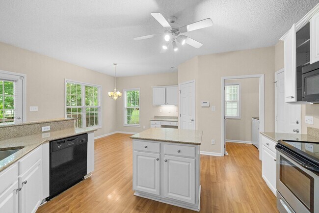 Building Photo - 108 Castlebury Creek Ct