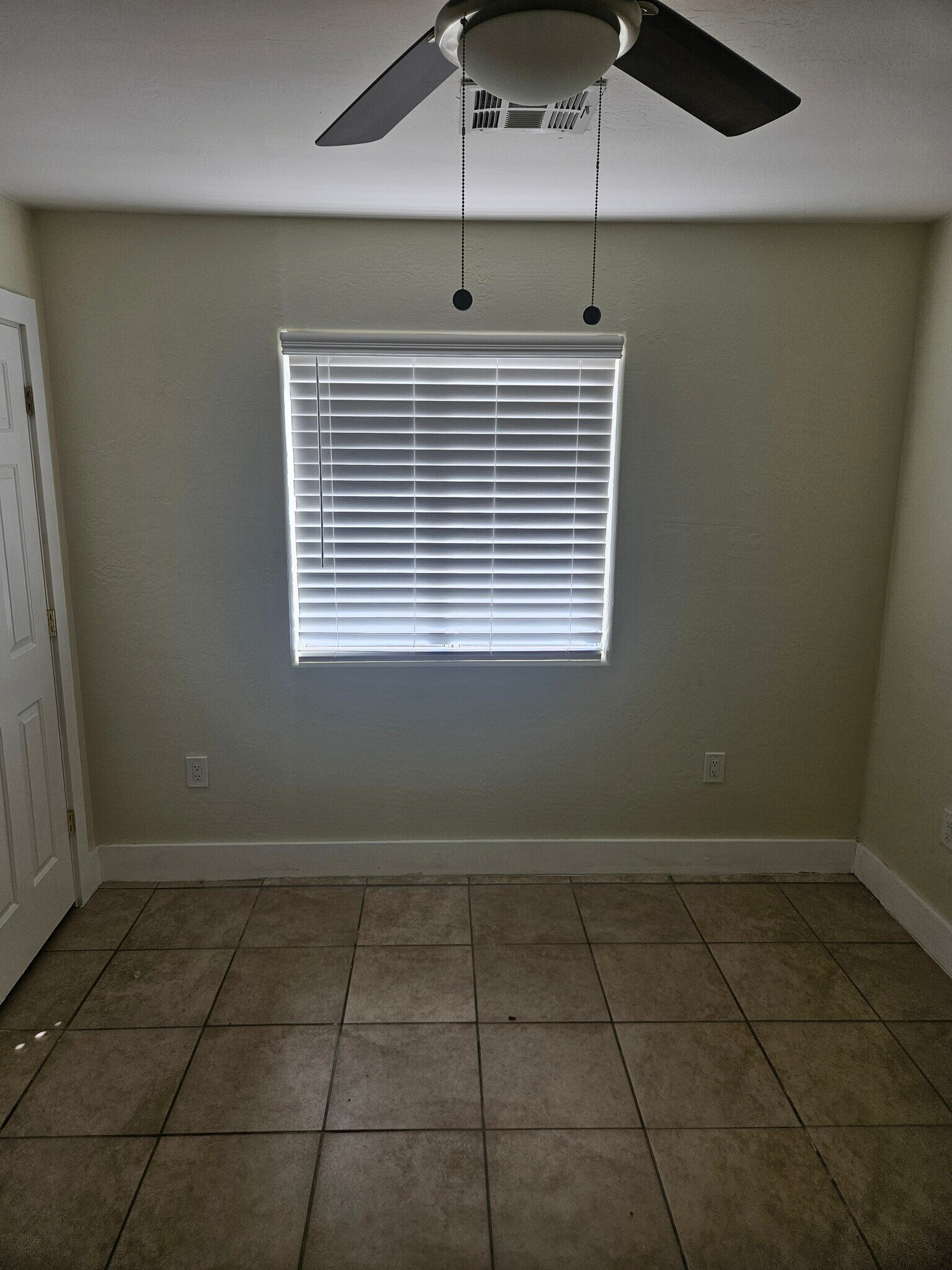 Building Photo - 9628 N 13th St