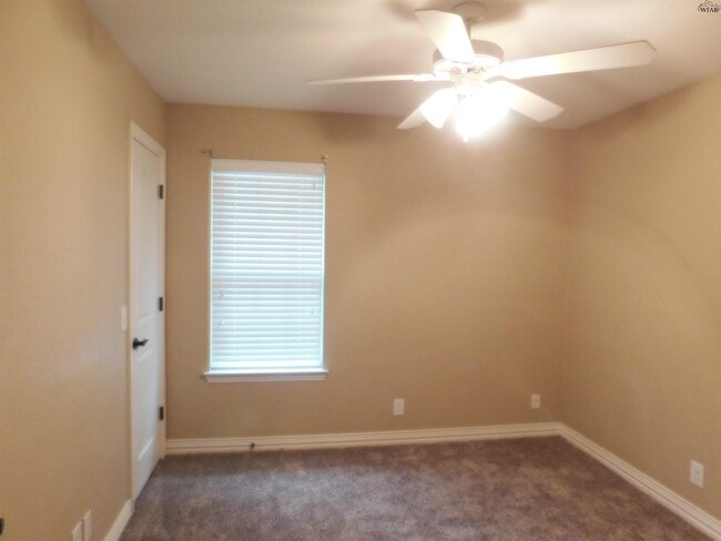 Building Photo - 118 Stonebridge St