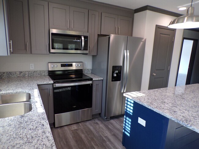 Building Photo - Shady Oak Apartments, Lowe Drive, Enterpri...