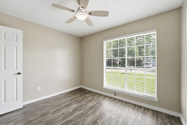 Building Photo - 7115 Tara Blue Ridge Dr