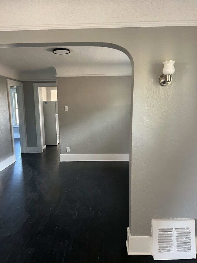 Building Photo - 7543 Lozier Ave
