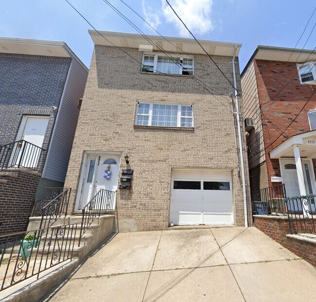 Primary Photo - 6511 Madison St