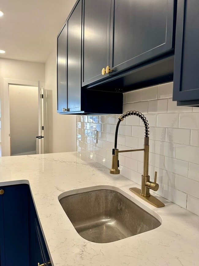 Building Photo - Fully renovated, bright, and spacious 3-bedroom, 1.5-bath home in an amazing location.