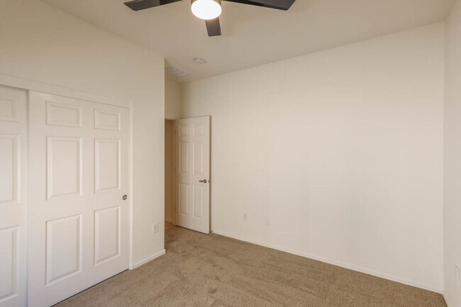 Building Photo - 55+, Age Restricted, 2 Bed, 2 Bath, Single...