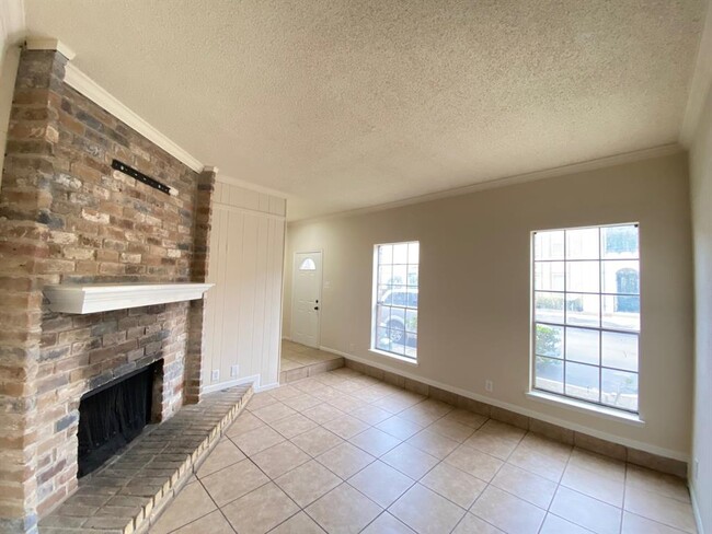 Building Photo - 7700 Creekbend Dr