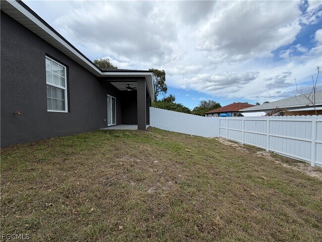 Building Photo - 723 Ivan Ave S